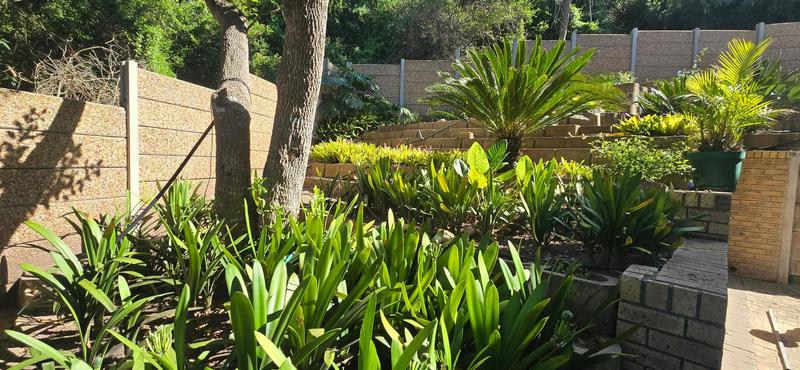 6 Bedroom Property for Sale in Outeniqua Strand Western Cape